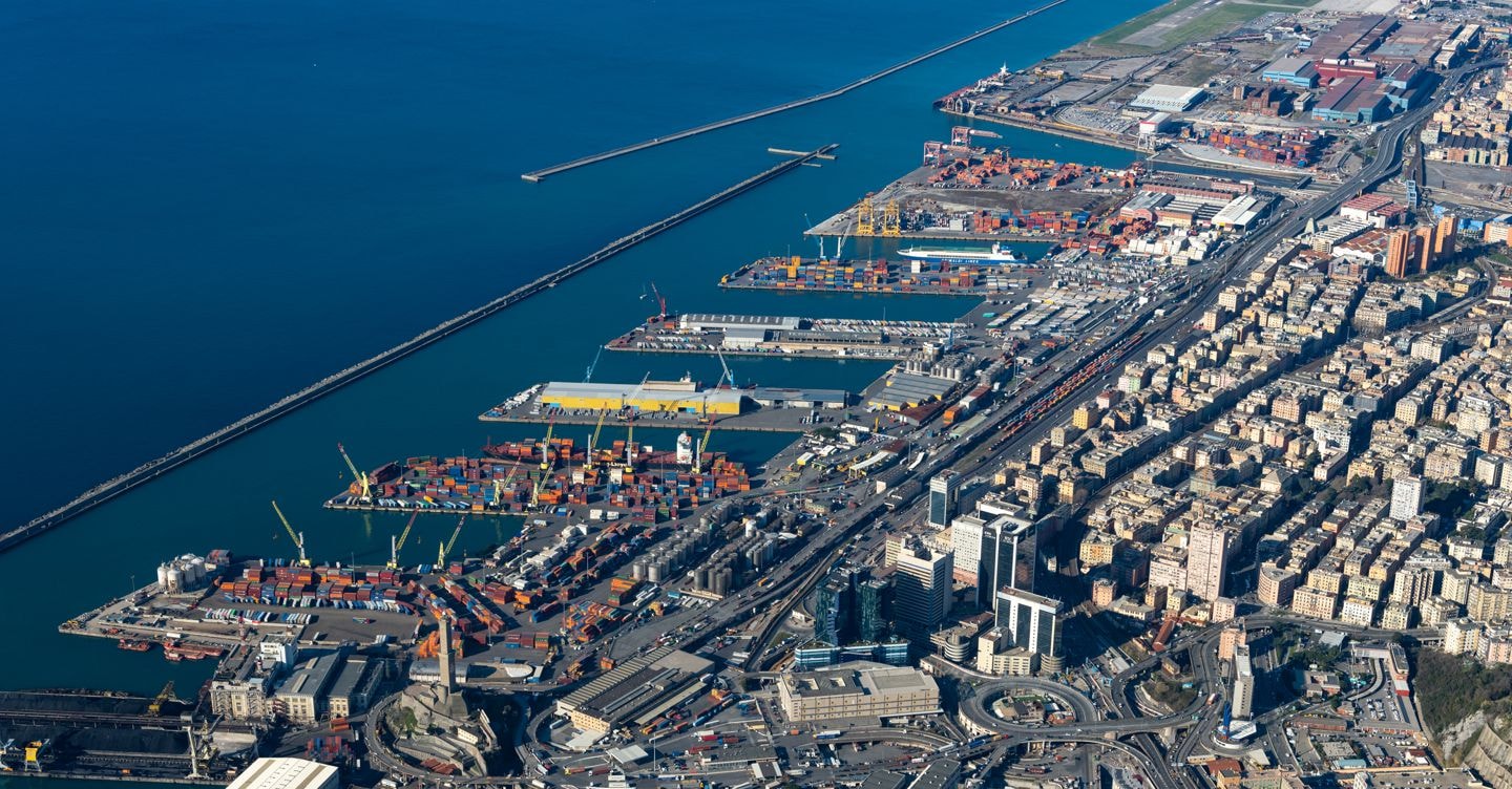Genova, Paroli al timone del porto per ripristinare la piena operatività